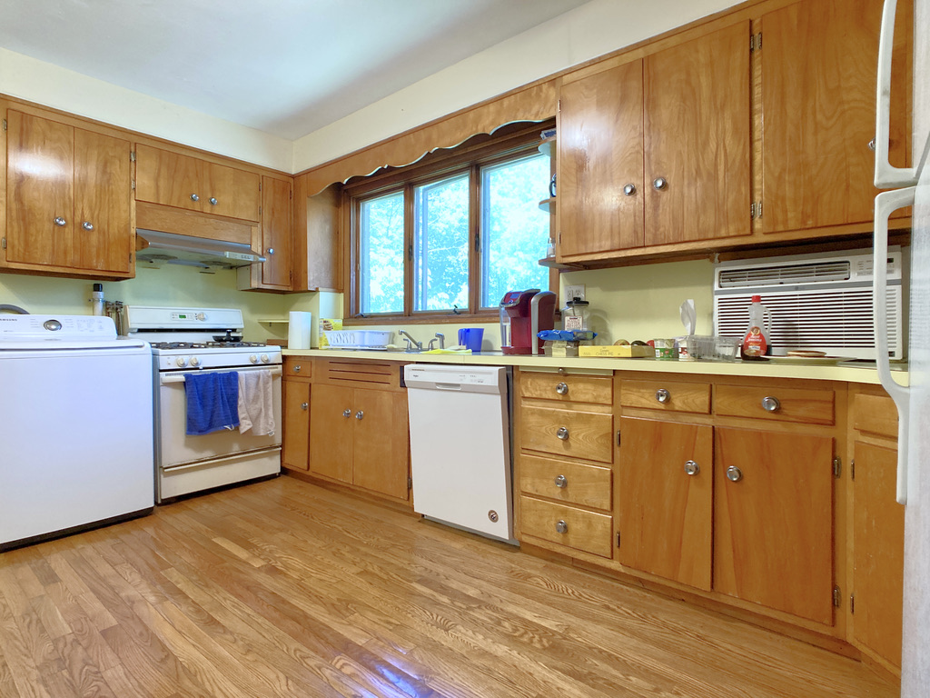 129 Oxford Rd, Newton Centre