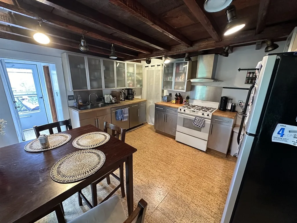 18 Tremont St, The Port