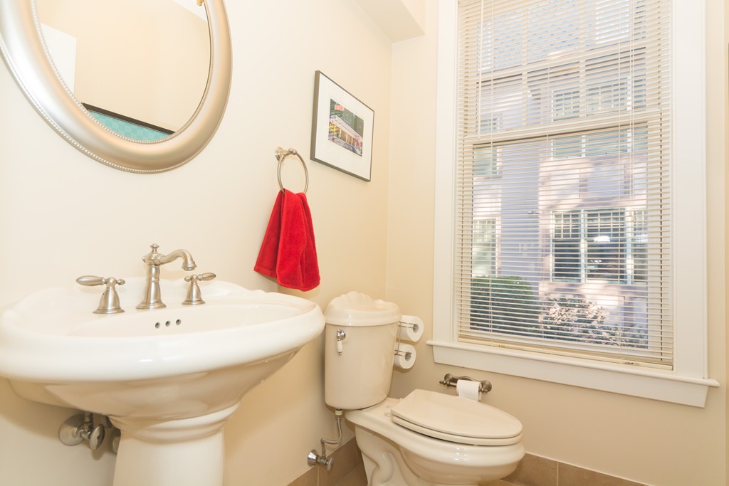 53 Winslow Rd, North Brookline