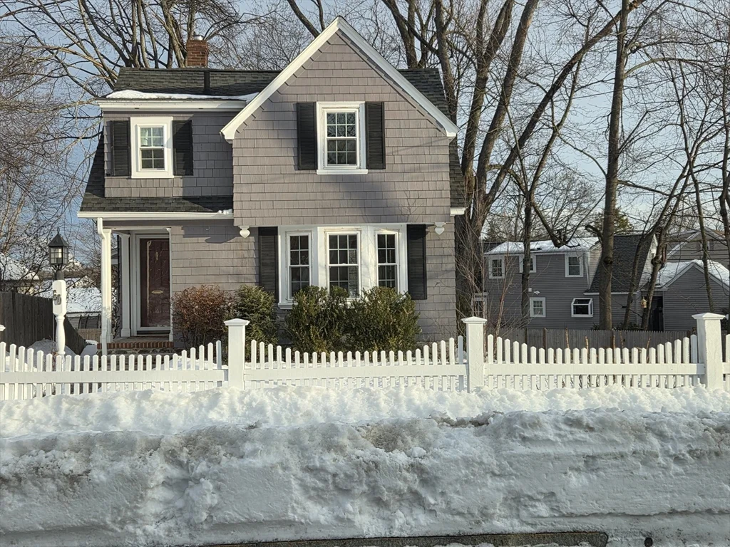 60 Park St, North Andover