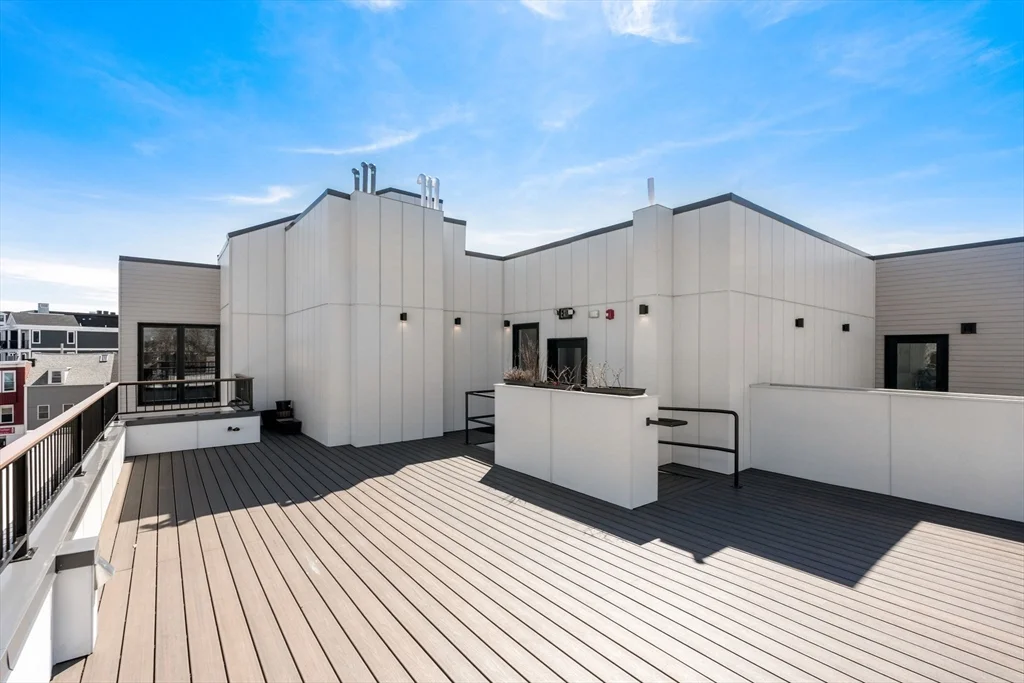 277 Border St, East Boston