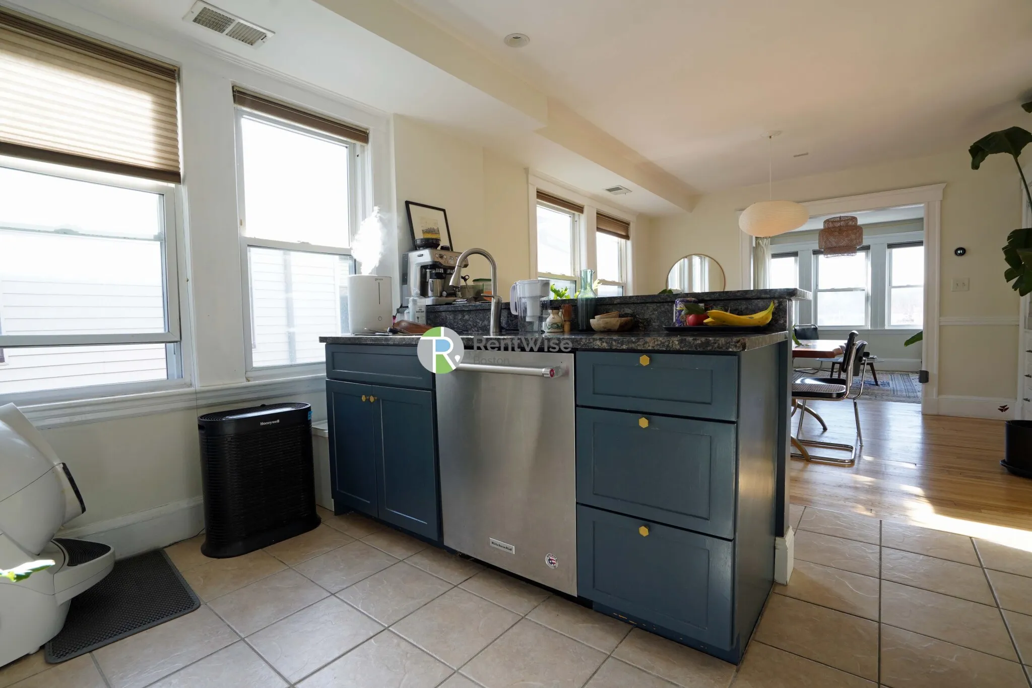 238 Hyde Park Ave, Jamaica Plain