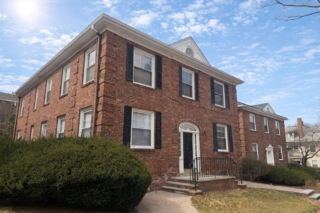 348 Harvard St, Mid Cambridge