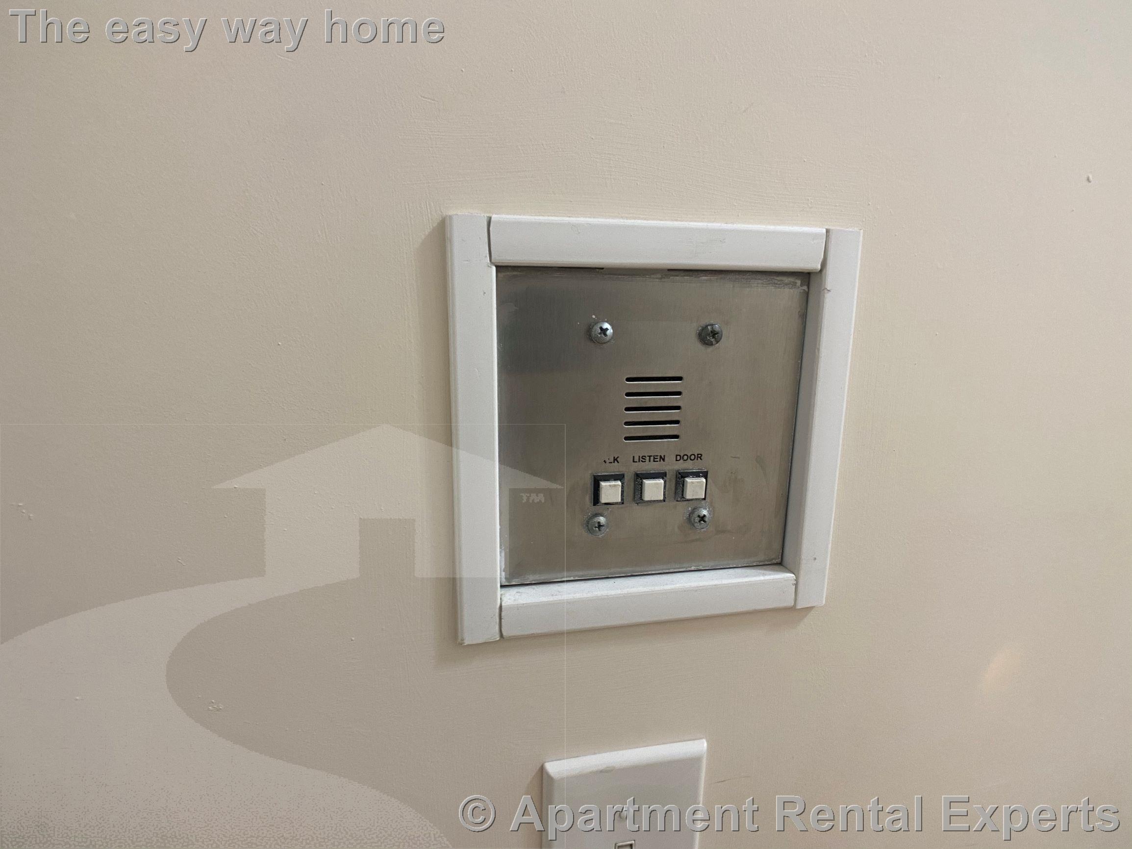 24 Willard Ave, Tufts