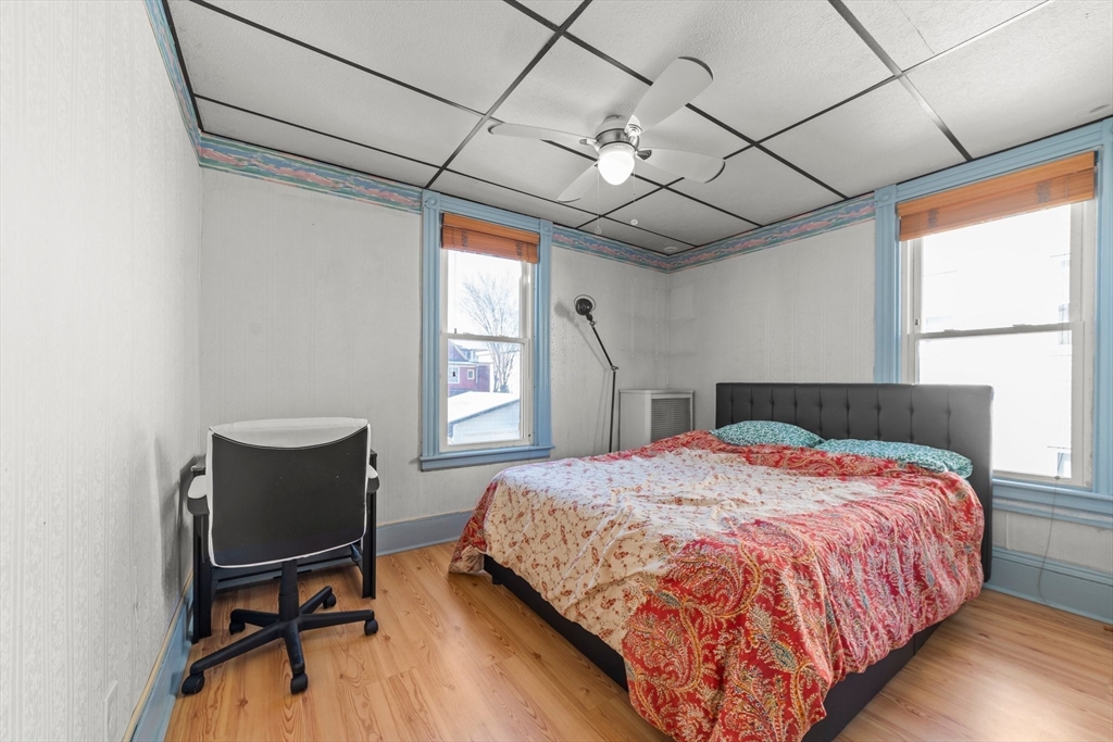 90 Florence St, Everett