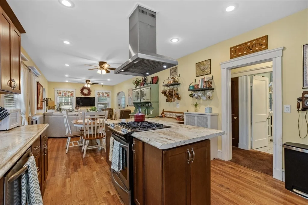 200 Woodside Ave, Winthrop