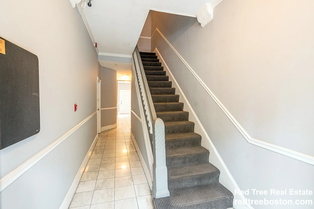 225 Newbury St, Back Bay