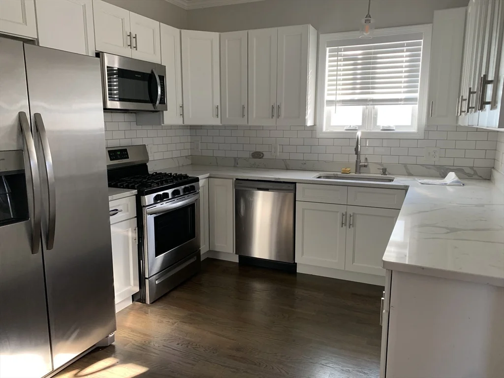 20 Meadow St, Fall River