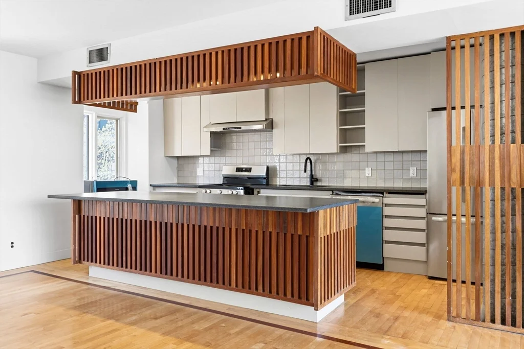 298 Columbus Ave, Back Bay