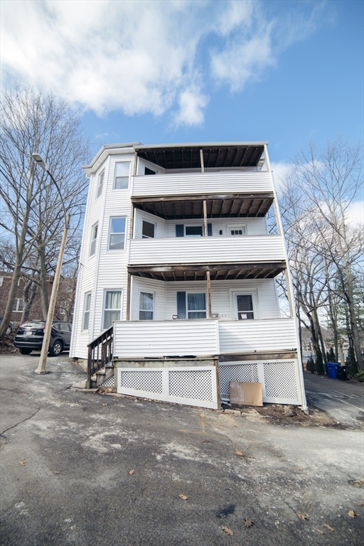 10 Duffley Ct, Chestnut Hill