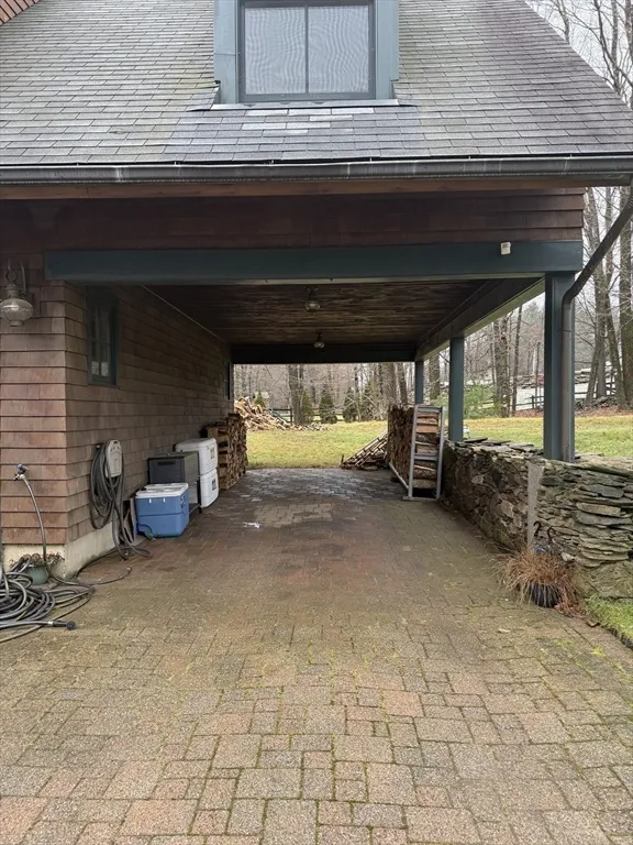 79 Freeman Rd, Charlton