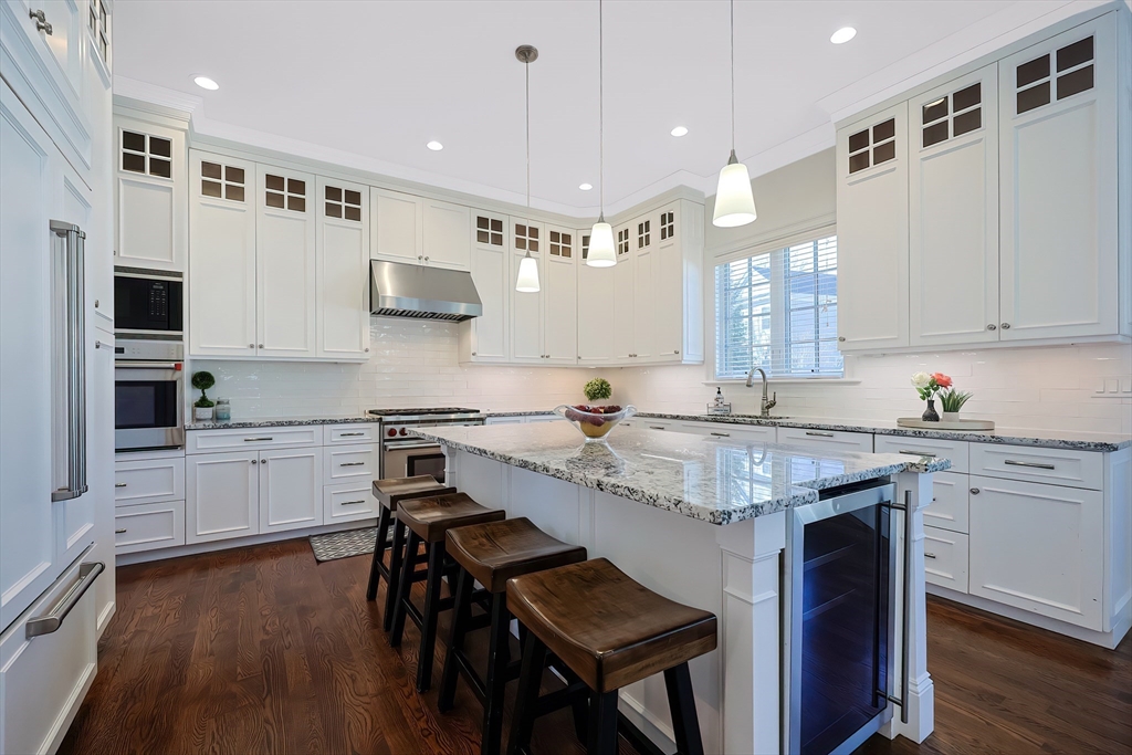 7 Marshall Rd, Wellesley