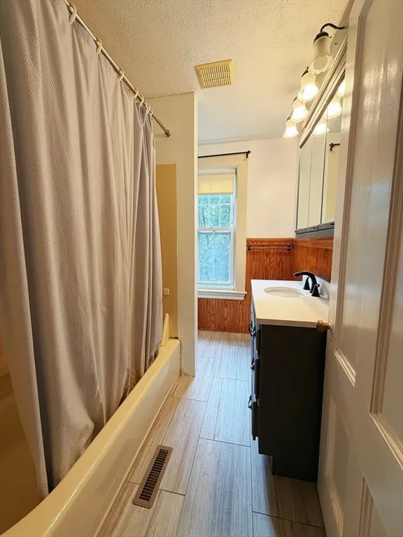 57 Harvard St Ext, Natick