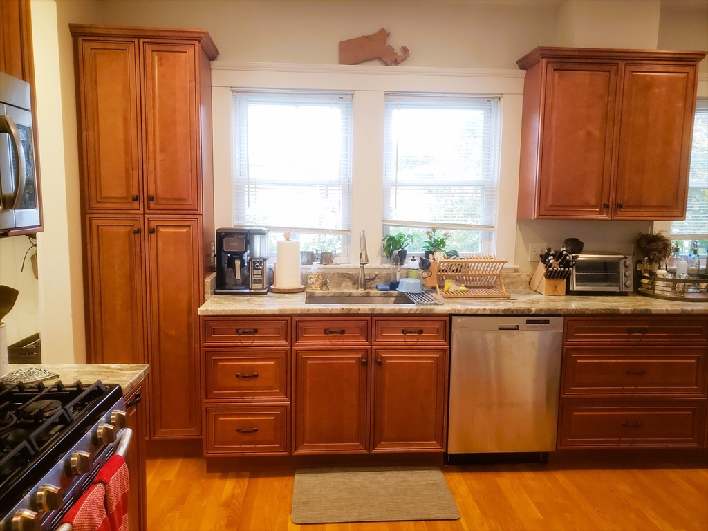 9 Menotomy Rd, Arlington