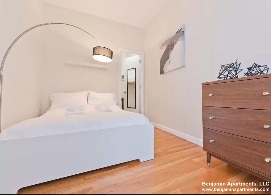 230 Newbury St, Back Bay