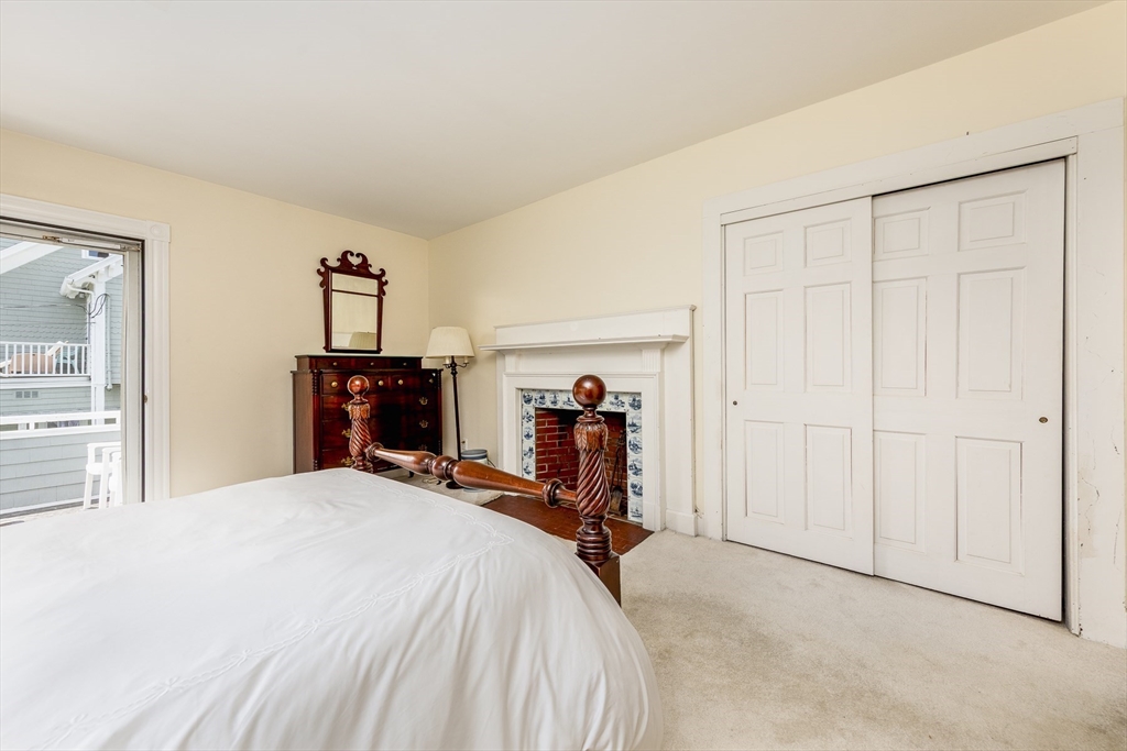 4 Spray Ave, Marblehead