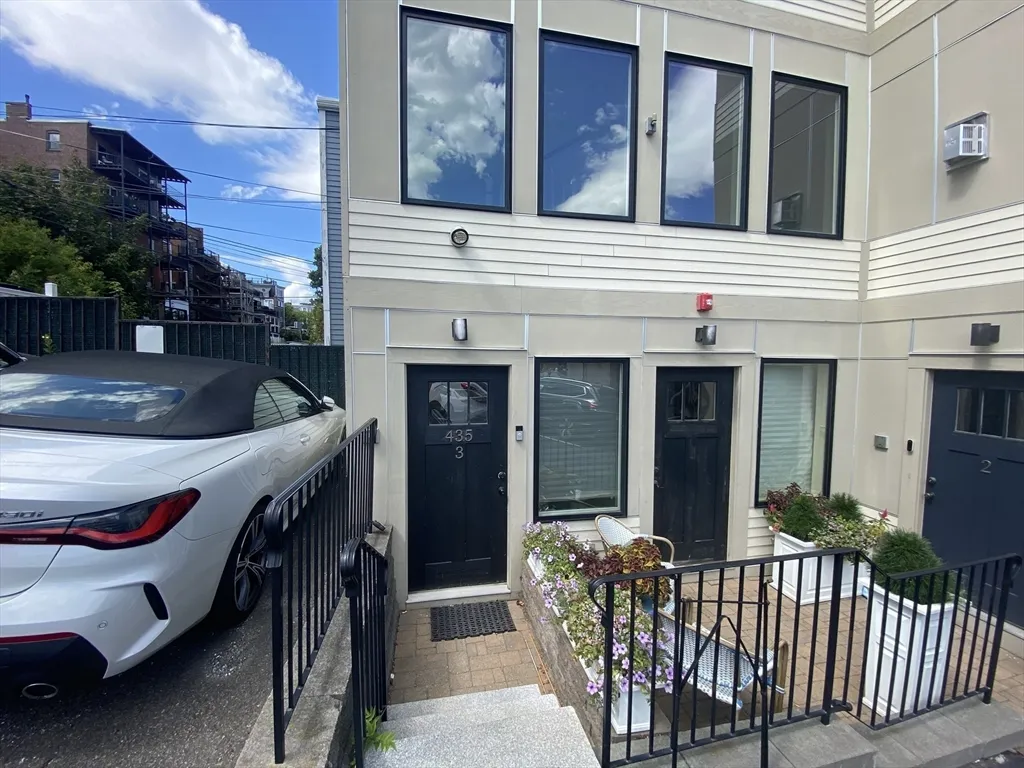 435 East 3rd St, South Boston