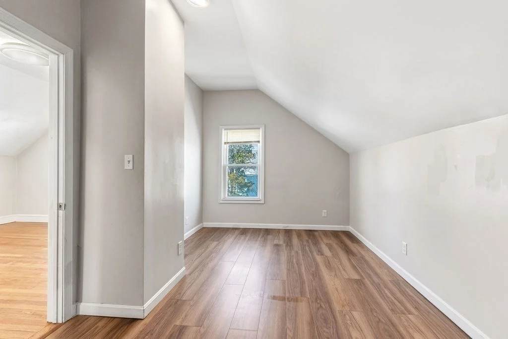1690 N Main St, Fall River