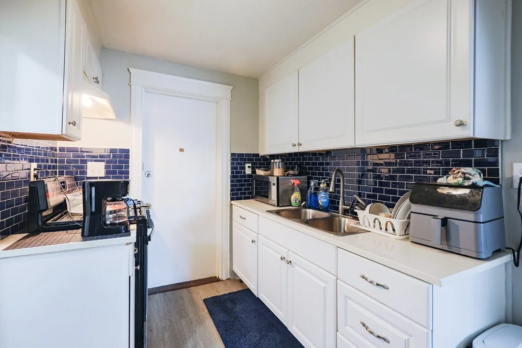 104 Oak St, Fall River