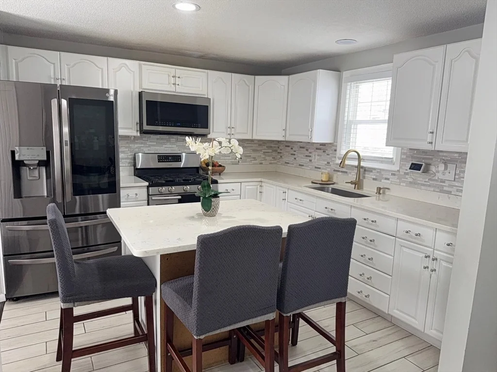 14 Pere Marquette St, Lawrence