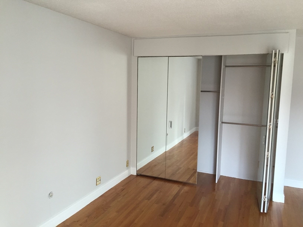 85 E India Row, Waterfront