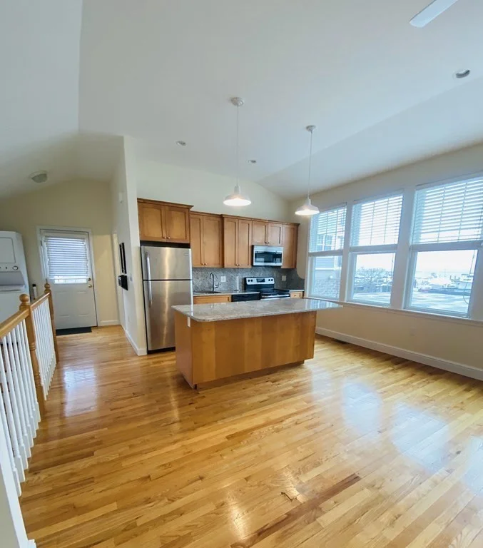 554 Pleasant St, Winthrop