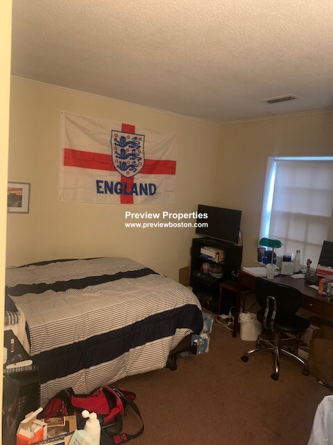 14 Lake Shore Ct, Brighton