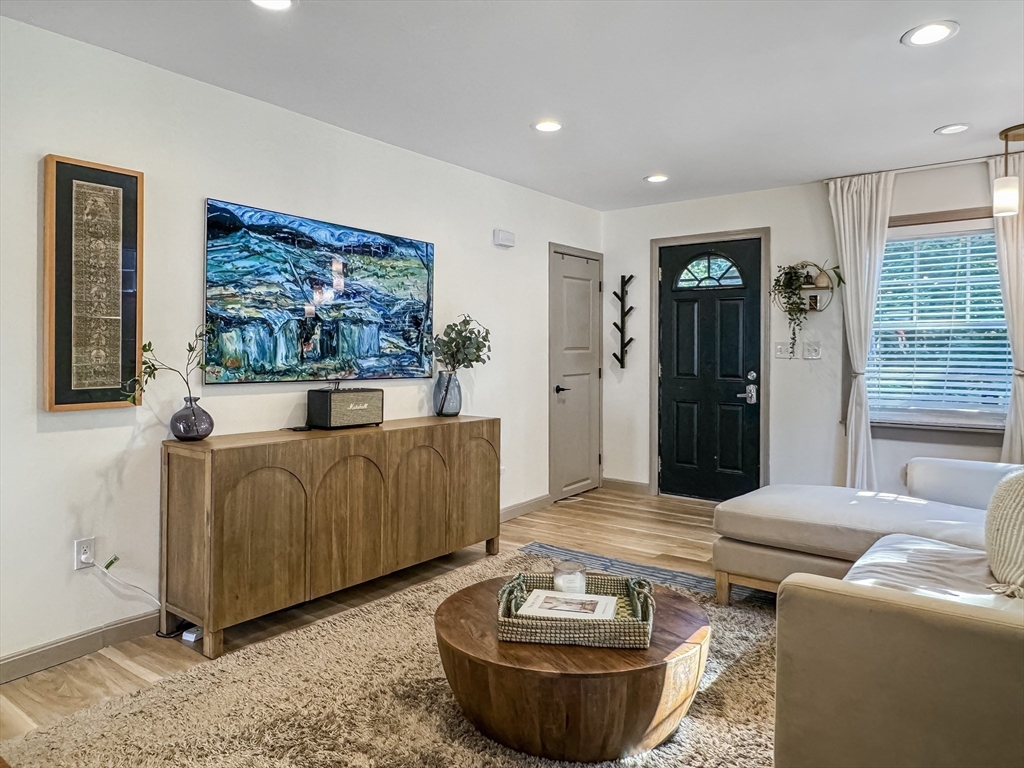 8 Greenhalge St, Medford