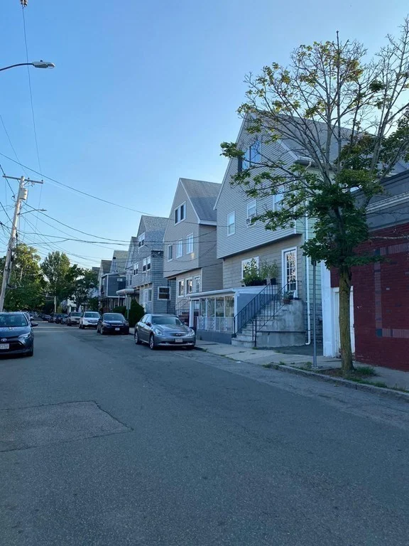 11 Lowden Ave, Ball Square