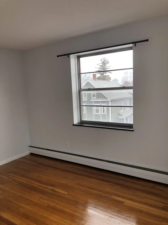 685 Moody St, South Side