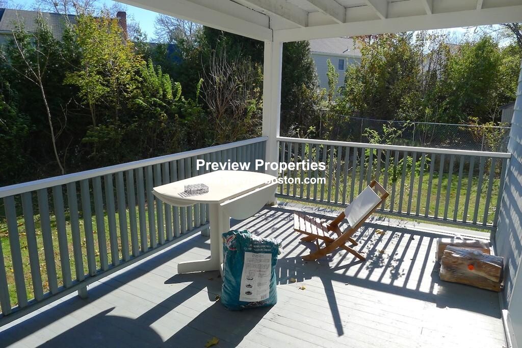 42 Hatfield, West Newton