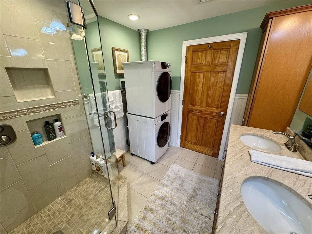 328 Blue Hill Ave, Milton