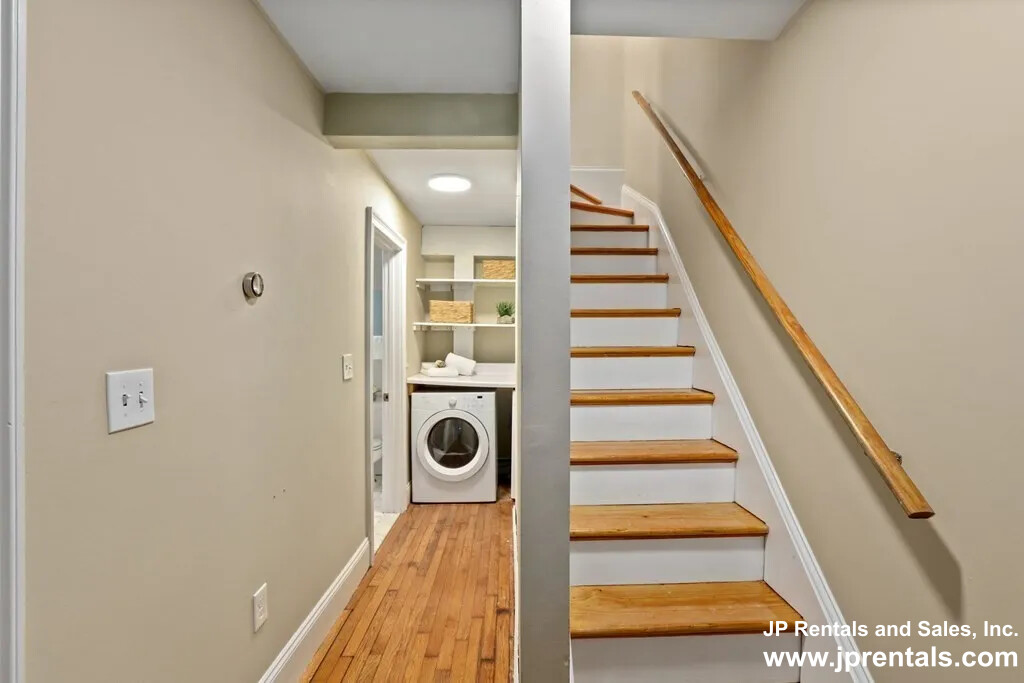 19 Norfolk St, Roxbury