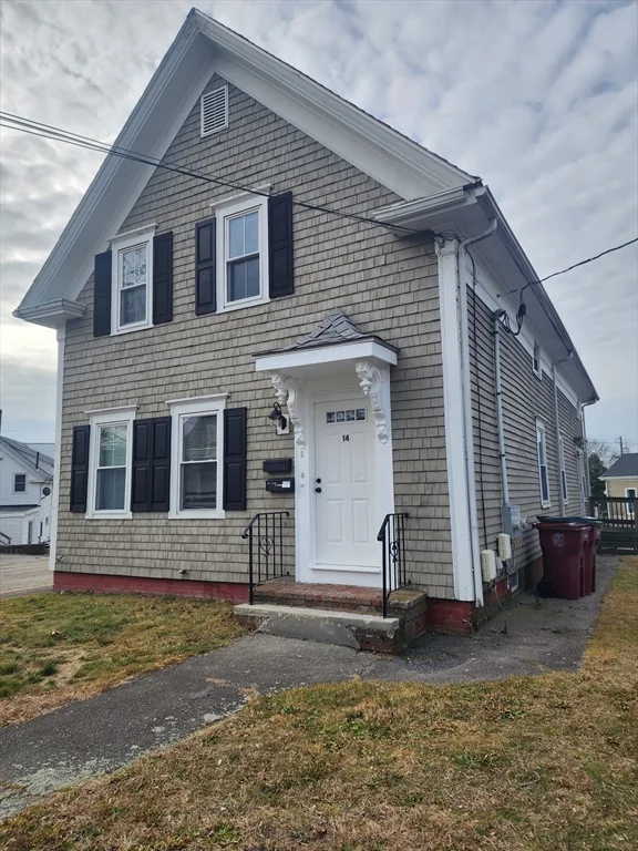 14 Everett, Middleboro