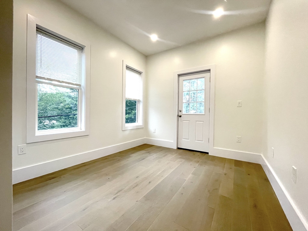 16 Delle Ave, Mission Hill