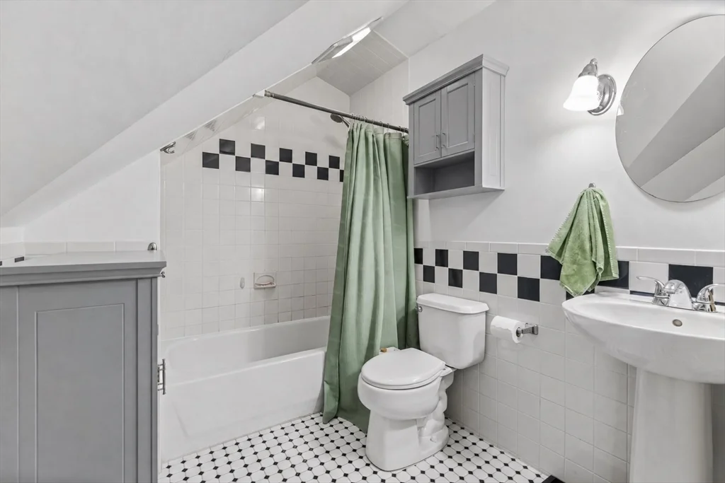 17-B Bonair St, East Somerville
