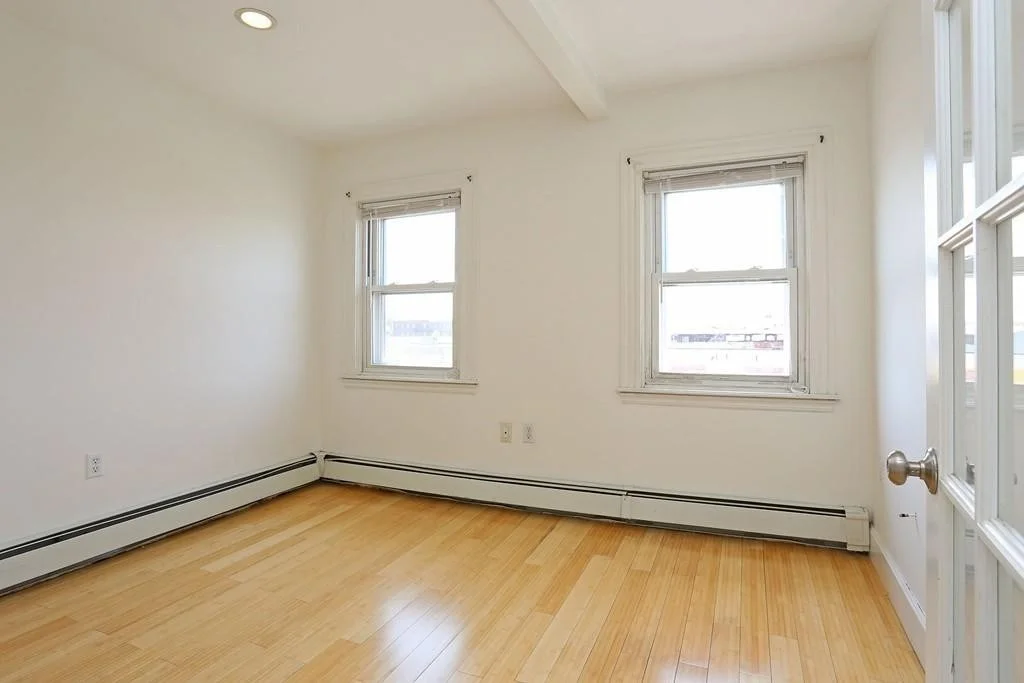 11 Bell Ct, South Boston