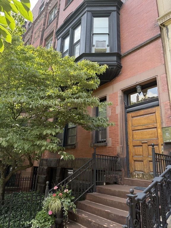 164 Beacon St, Back Bay