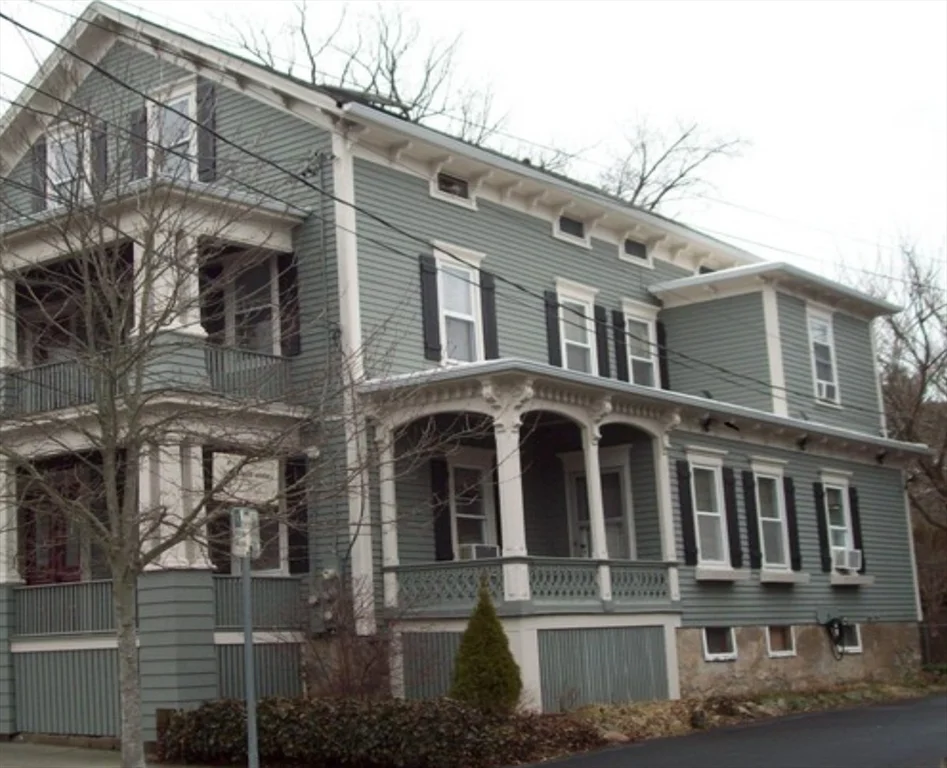 293 Linden St, Fall River