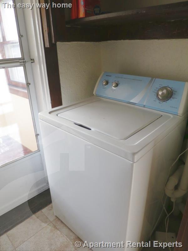 38 Sterling St, Tufts