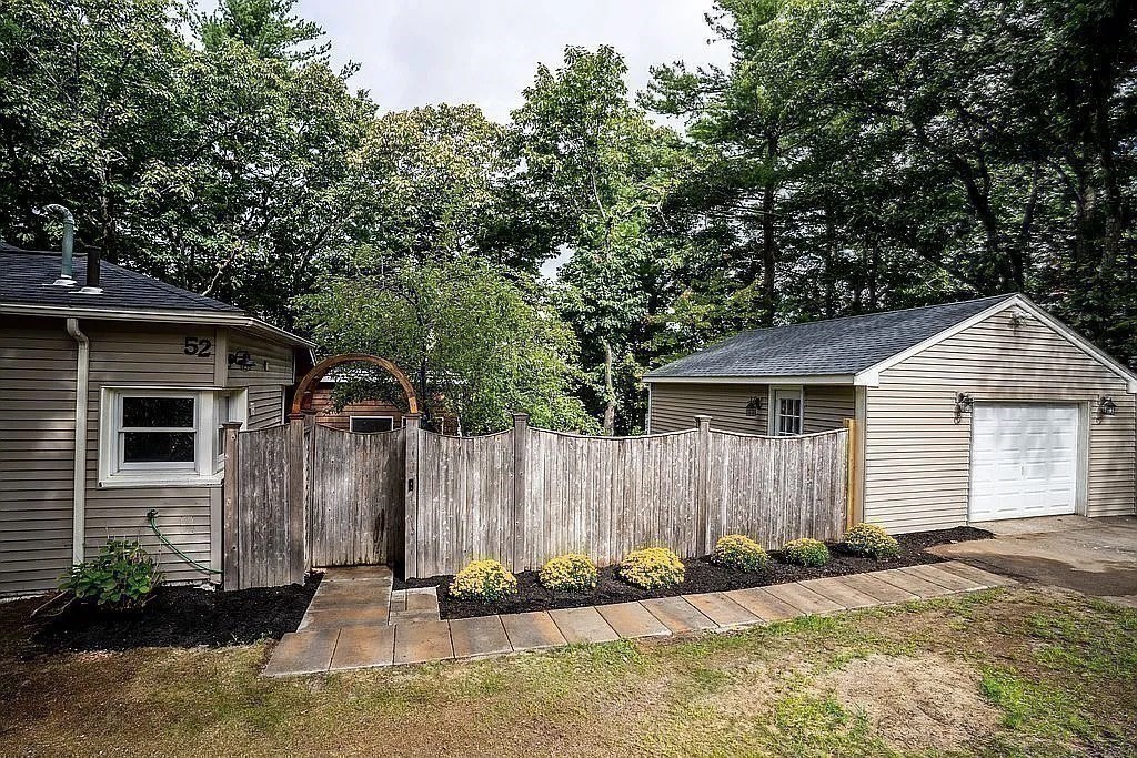 52 Lake Shore Dr S, Westford