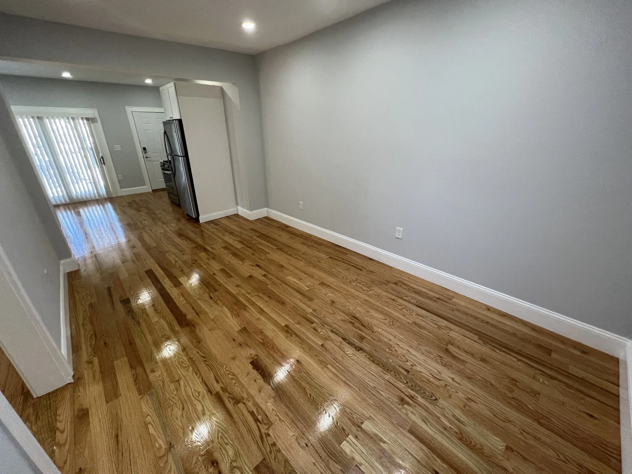 372 Oxford St, Ward Two