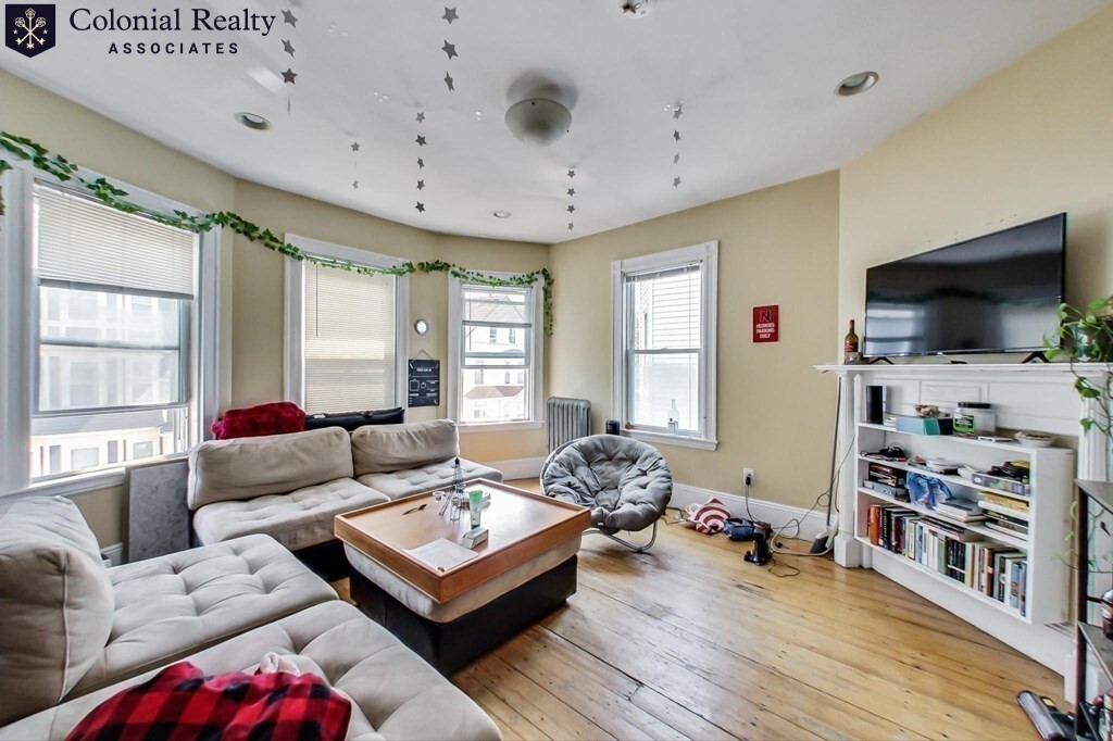 49 Hillside St, Mission Hill