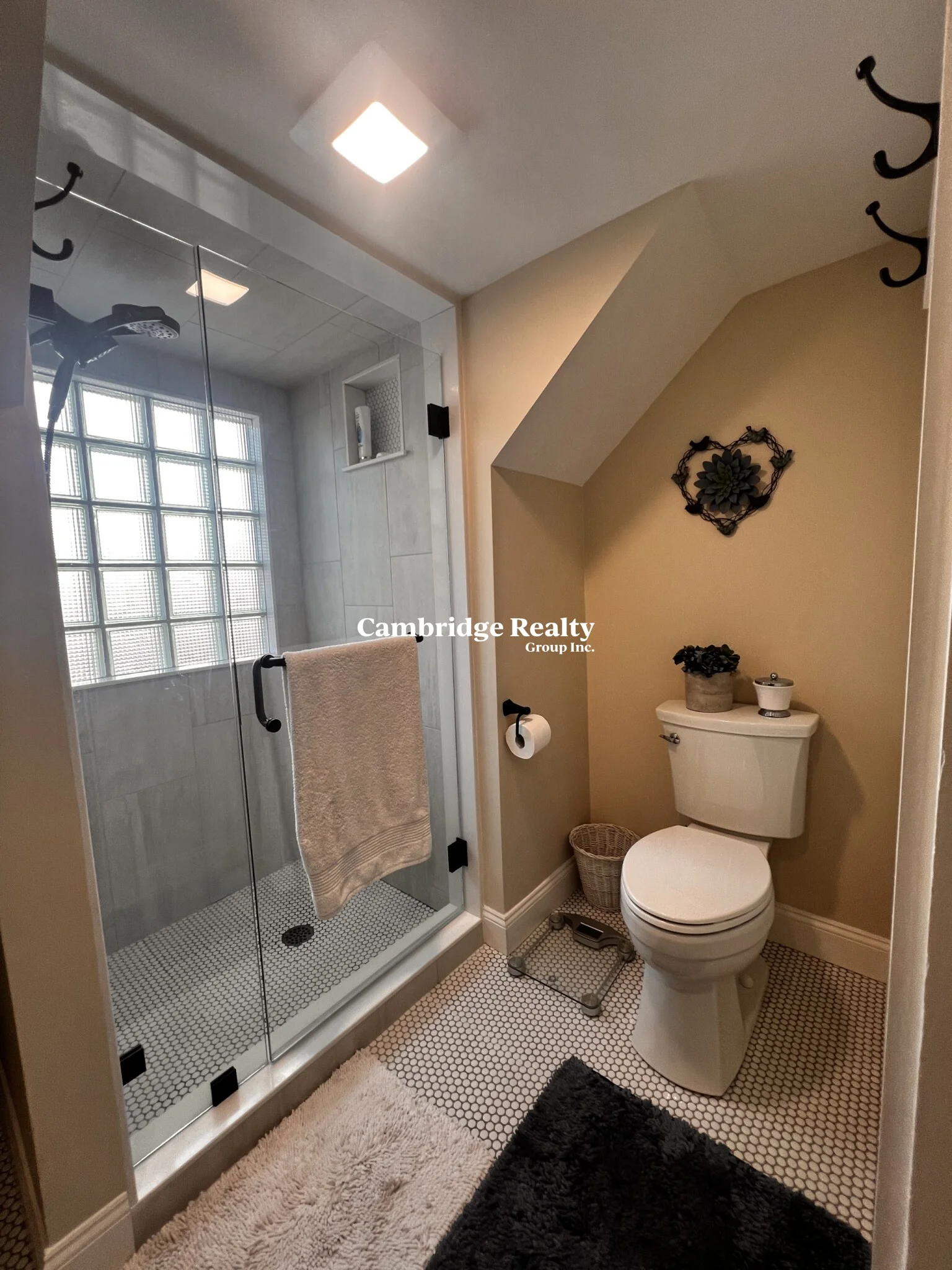 626-628 Washington St, Wellesley