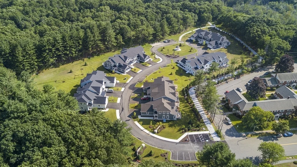 19 Lily Pond Ln, Lexington