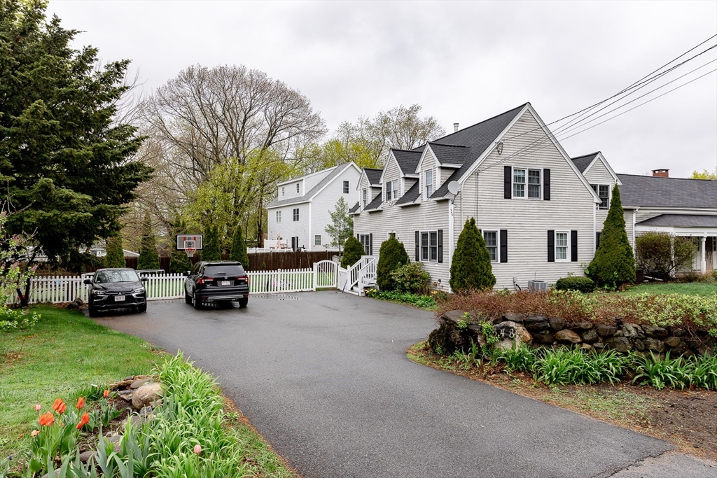 348 Osgood St, North Andover