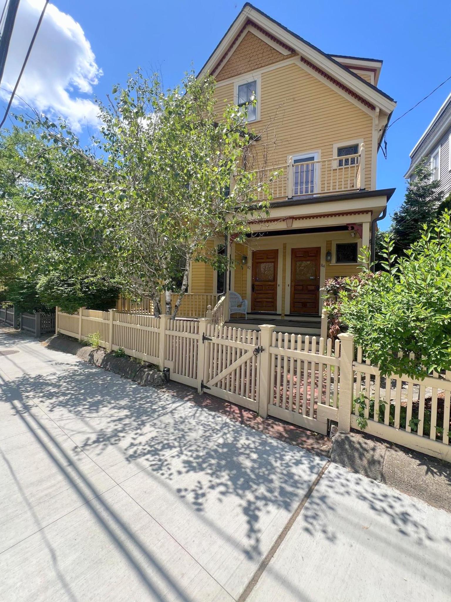 82 Holland St, Davis Square