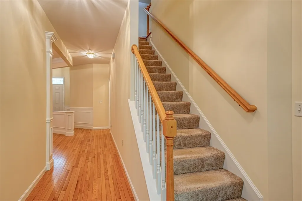 89 Buttercup Ln, Grafton