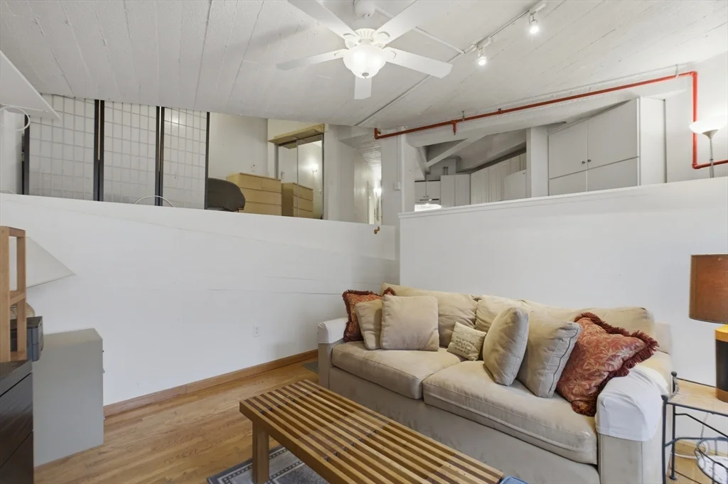 12 Stoneholm St, Back Bay