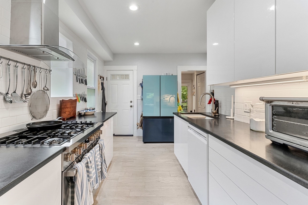 148 Lakeview Ave, West Cambridge